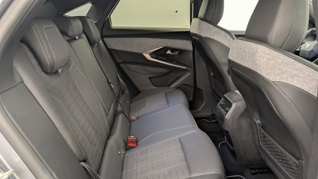 PEUGEOT 3008 Hybrid 145 e-DCS6 GT - ref: 1-383073 - Photo 10