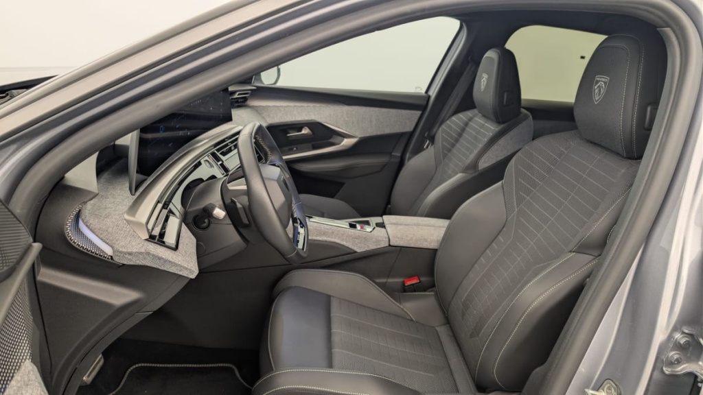 PEUGEOT 3008 Hybrid 145 e-DCS6 GT - ref: 1-383073 - Photo 16