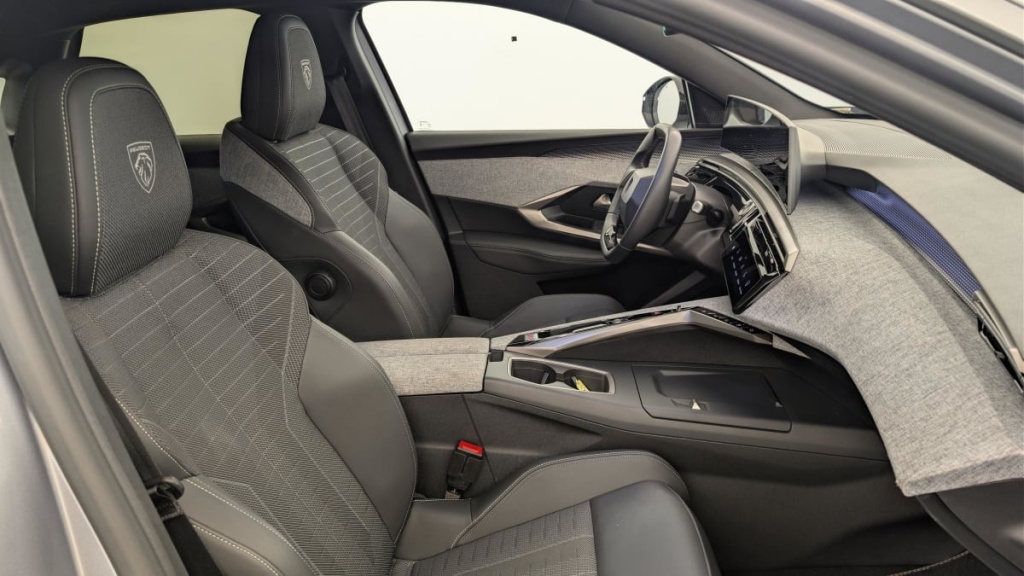 PEUGEOT 3008 Hybrid 145 e-DCS6 GT - ref: 1-383073 - Photo 9