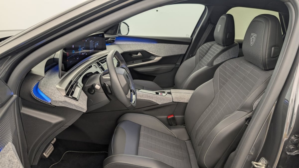 PEUGEOT 3008 Hybrid 145 e-DCS6 GT - ref: 1-383079 - Photo 16