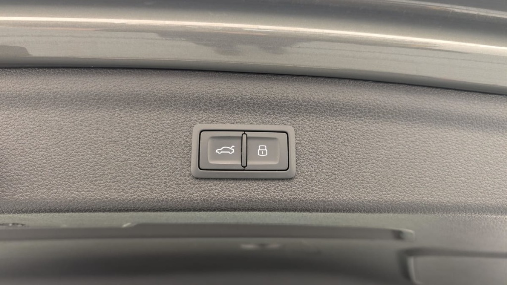 AUDI Q3 35 TDI 150 ch S tronic 7 Design - ref: 1-383385 - Photo 20