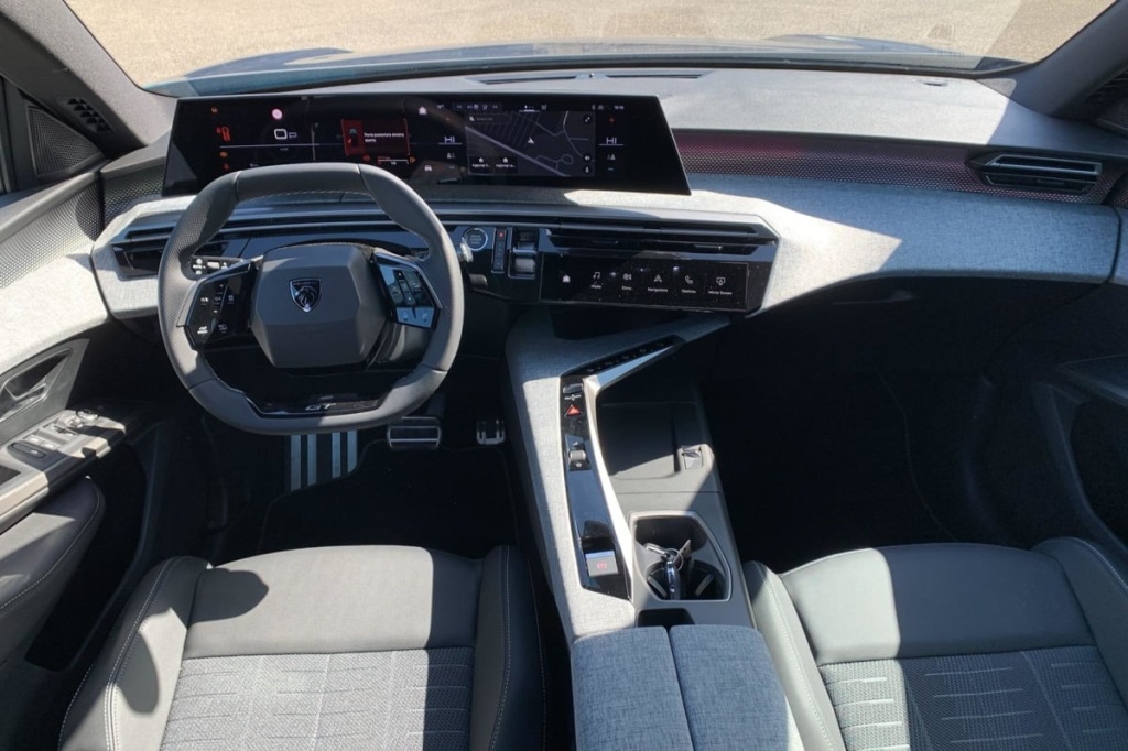 PEUGEOT 5008 Hybrid 145 e-DCS6 GT - ref: 1-383419 - Photo 15