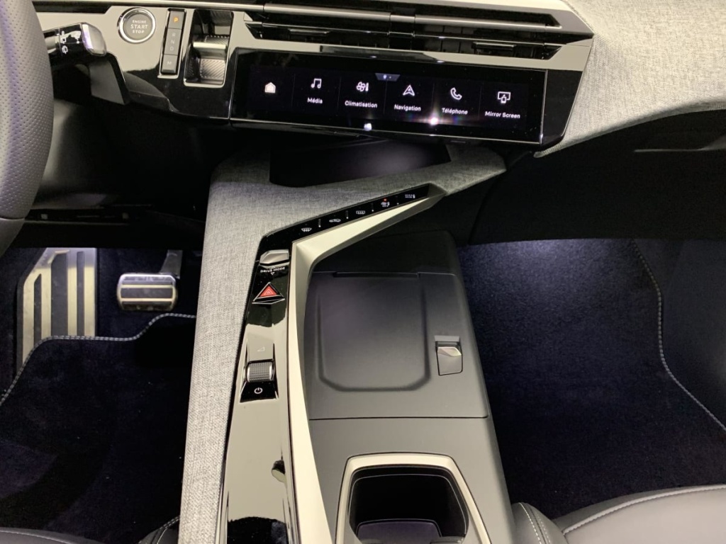 PEUGEOT 5008 Hybrid 145 e-DCS6 GT - ref: 1-383421 - Photo 20