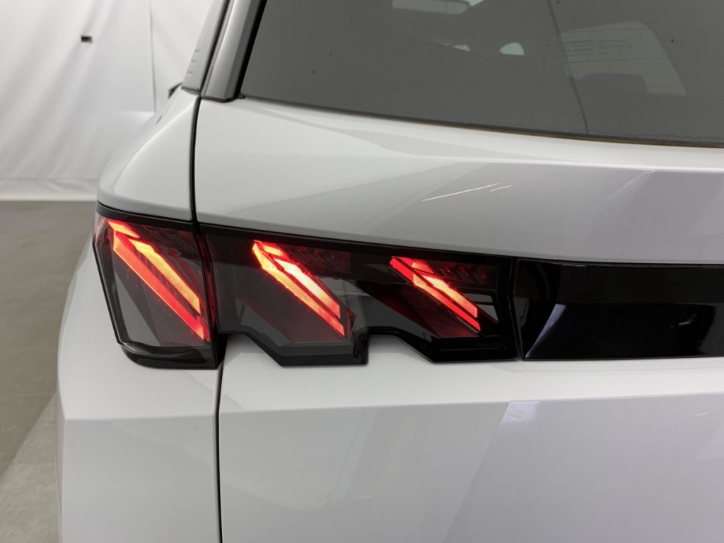 PEUGEOT 5008 Hybrid 145 e-DCS6 GT - ref: 1-383429 - Photo 9