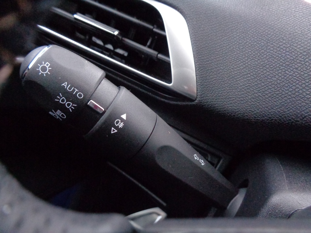 PEUGEOT 3008 1.2 PURETECH 130CH GT - ref: 2-674770 - Photo 3