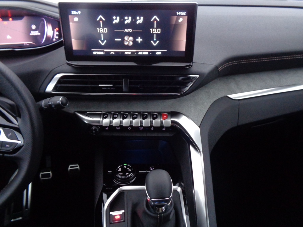 PEUGEOT 3008 1.2 PURETECH 130CH GT - ref: 2-674770 - Photo 7