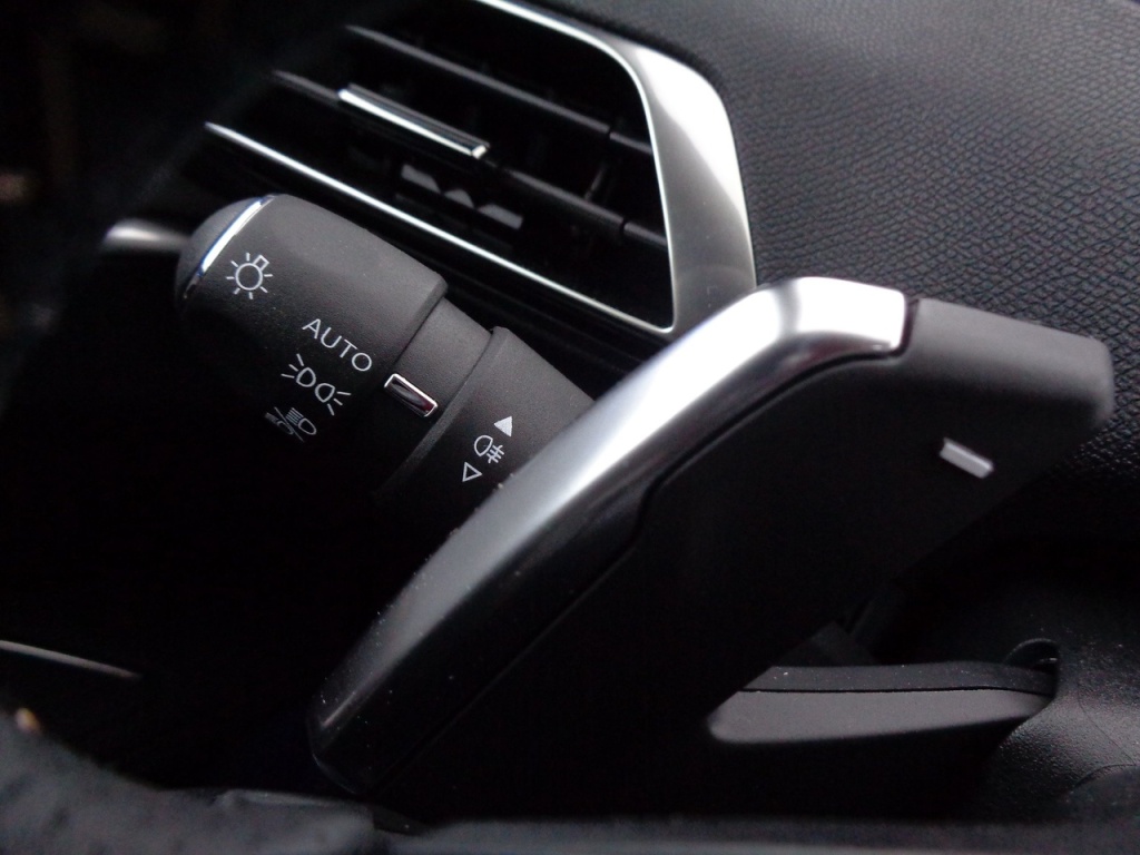 PEUGEOT 3008 1.2 PURETECH 130CH EAT8 GT - ref: 2-676975 - Photo 6