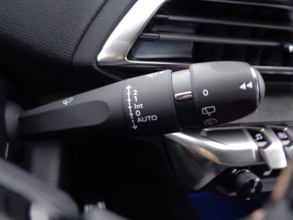 PEUGEOT 3008 1.2 PURETECH 130CH GT - ref: 2-677832 - Photo 17