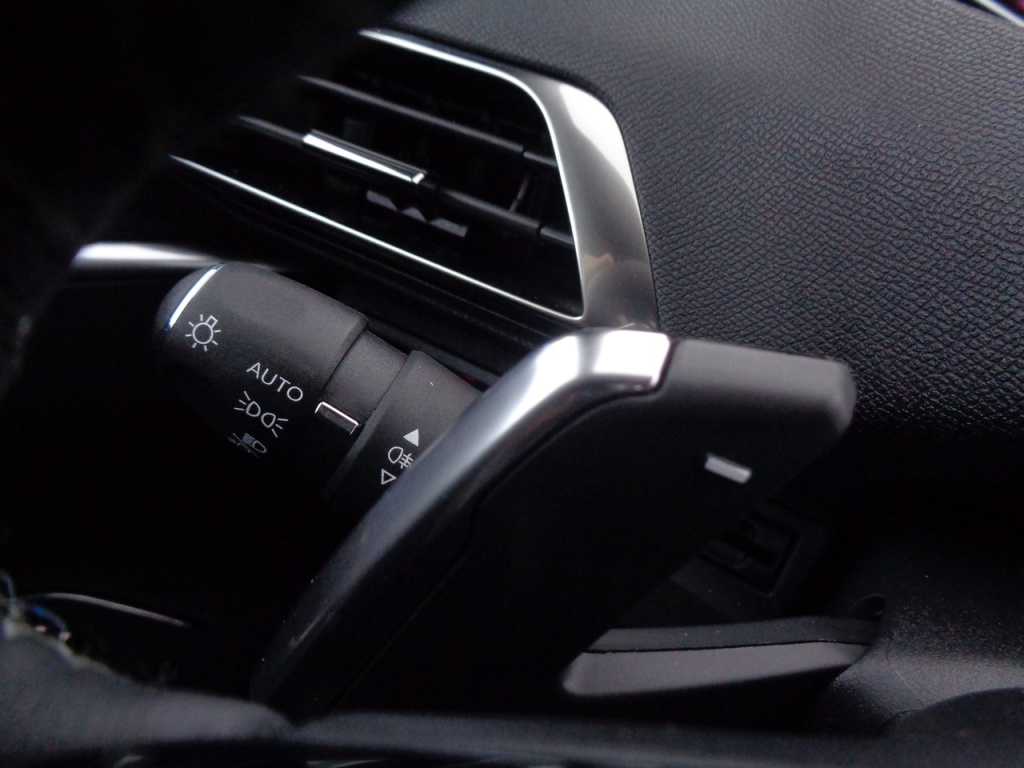 PEUGEOT 3008 1.5 BLUEHDI 130CH EAT8 ALLURE PACK - ref: 2-680099 - Photo 15