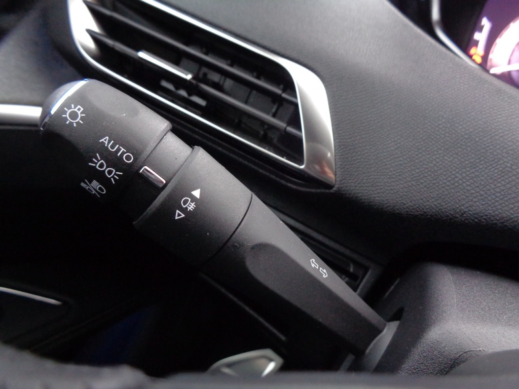 PEUGEOT 5008 1.2 PURETECH 130CH GT - ref: 2-680110 - Photo 11
