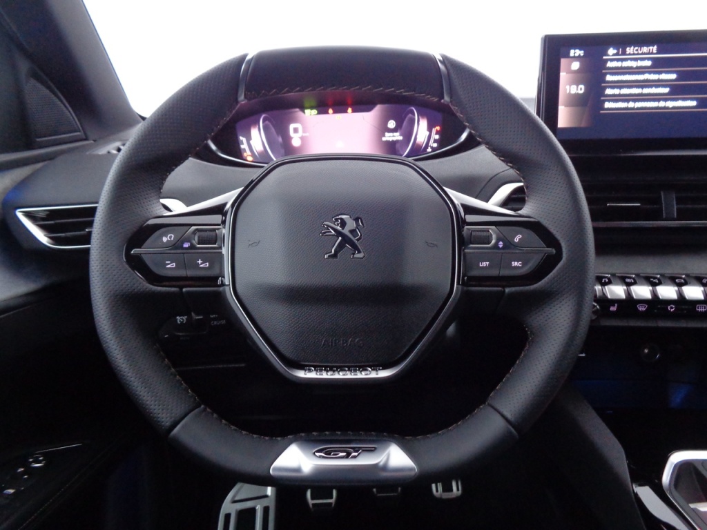 PEUGEOT 5008 1.2 PURETECH 130CH GT - ref: 2-680110 - Photo 9