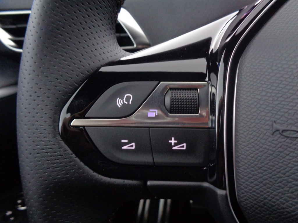 PEUGEOT 5008 1.2 PURETECH 130CH GT - ref: 2-680112 - Photo 10