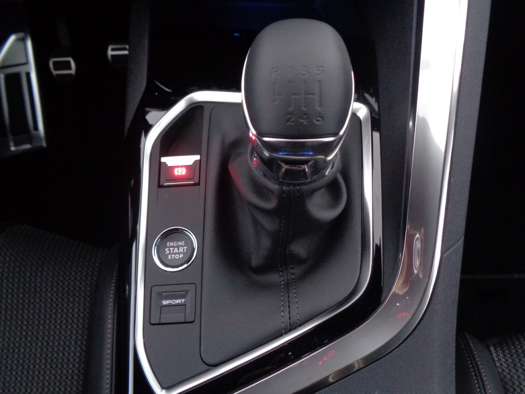 PEUGEOT 5008 1.2 PURETECH 130CH GT - ref: 2-680112 - Photo 2
