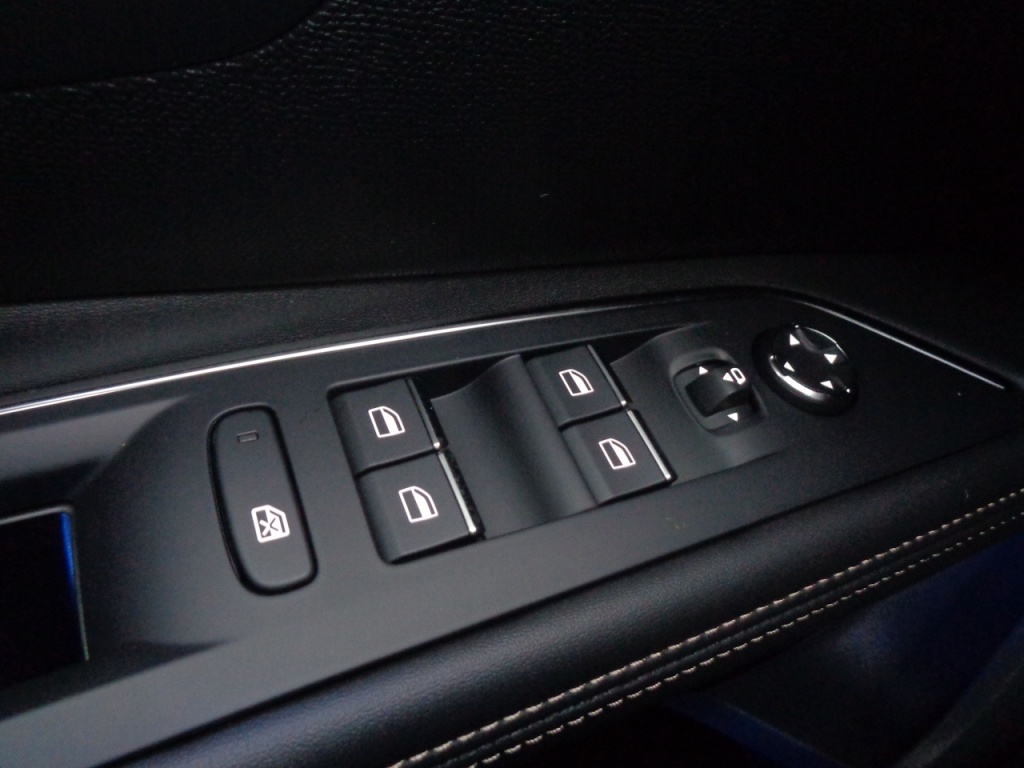 PEUGEOT 5008 1.2 PURETECH 130CH GT - ref: 2-680112 - Photo 3