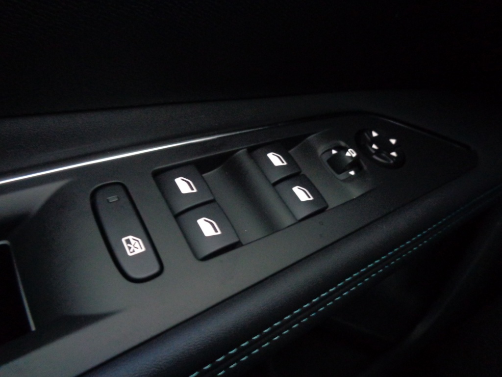 PEUGEOT 3008 1.2 PURETECH 130CH ALLURE PACK - ref: 2-680155 - Photo 2
