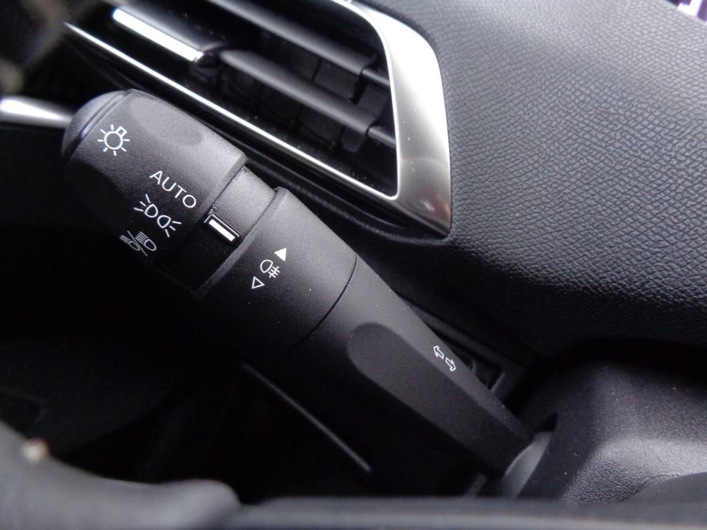 PEUGEOT 3008 1.2 PURETECH 130CH ALLURE PACK - ref: 2-683822 - Photo 8