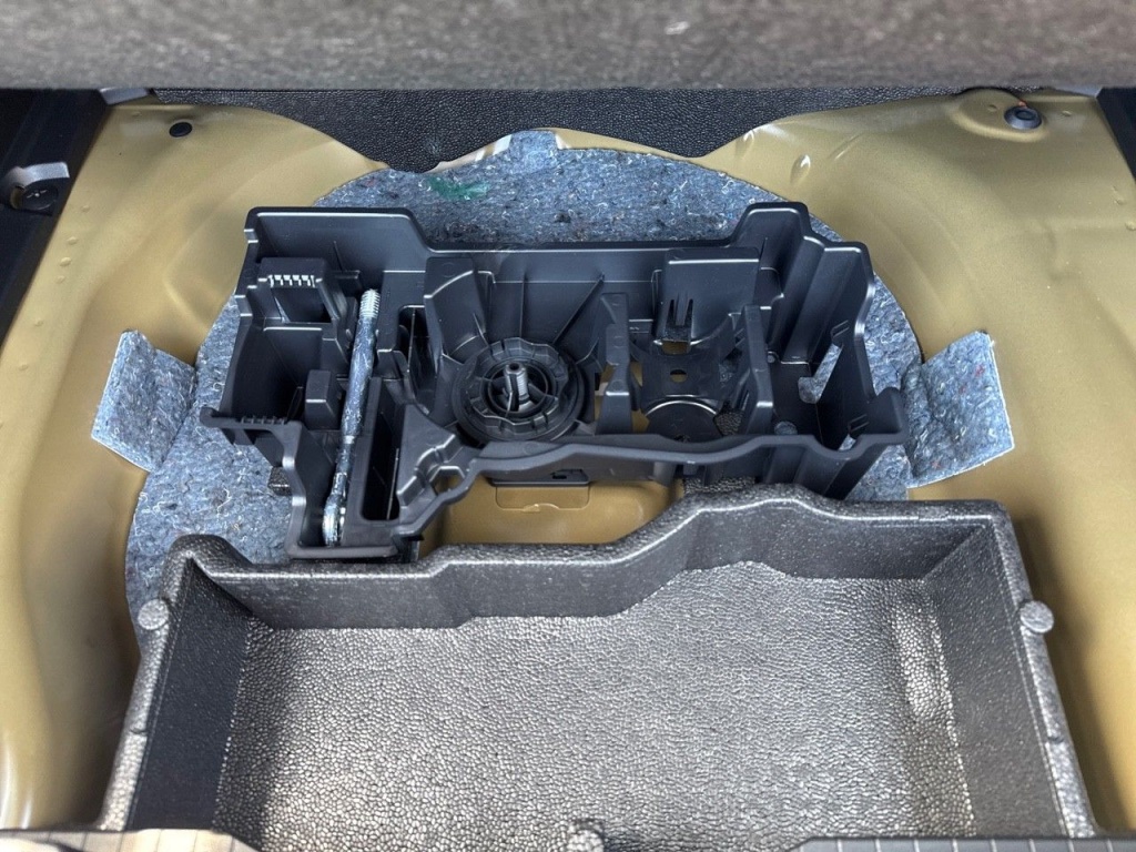 PEUGEOT 2008 HYBRID 136 E-DCS6 ALLURE - ref: 2-755755 - Photo 19