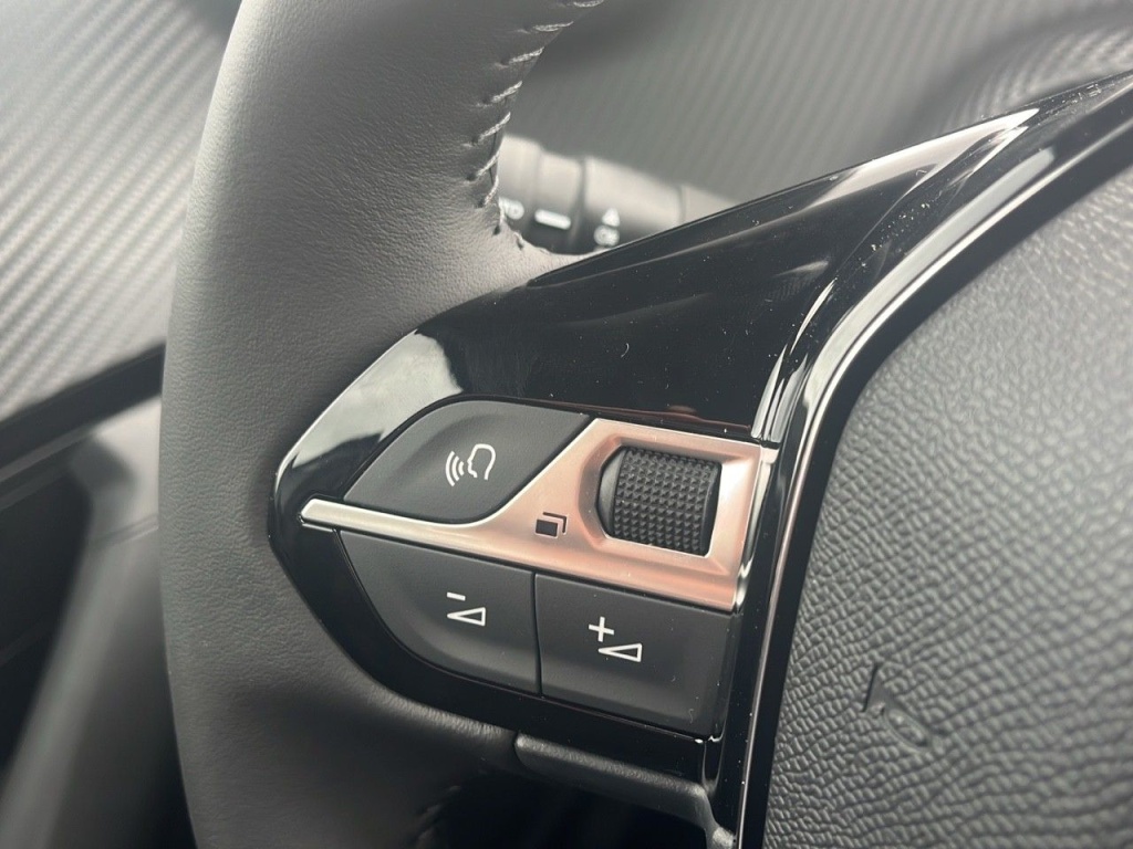 PEUGEOT 2008 1.2 PURETECH 100CH S&S ALLURE - ref: 2-768686 - Photo 10