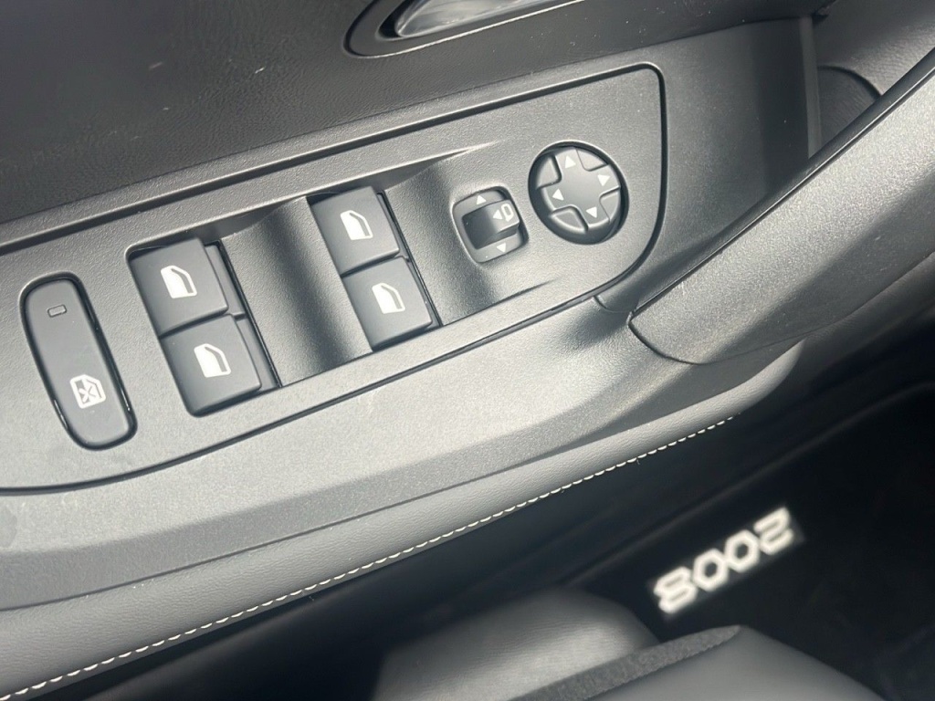 PEUGEOT 2008 1.2 PURETECH 100CH S&S ALLURE - ref: 2-768686 - Photo 16