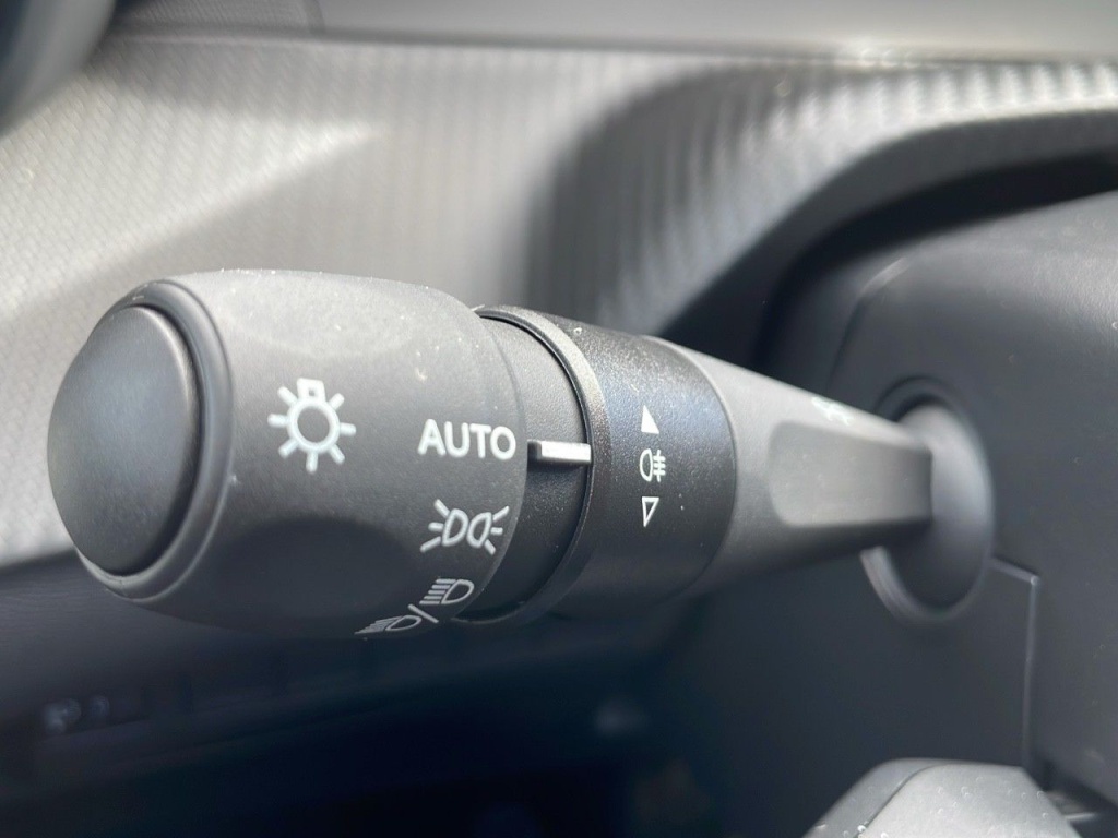 PEUGEOT 2008 1.2 PURETECH 100CH S&S ALLURE - ref: 2-768688 - Photo 11