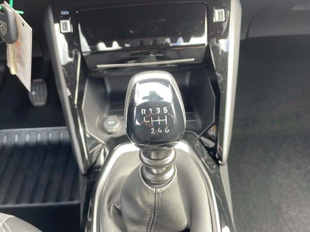 PEUGEOT 2008 1.2 PURETECH 100CH S&S ALLURE - ref: 2-768688 - Photo 6