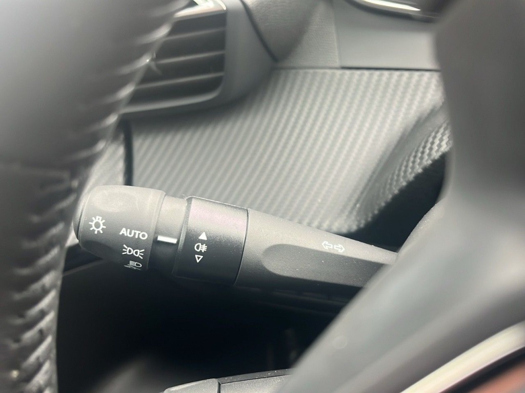 PEUGEOT 2008 1.2 PURETECH 100CH S&S ALLURE - ref: 2-768806 - Photo 14