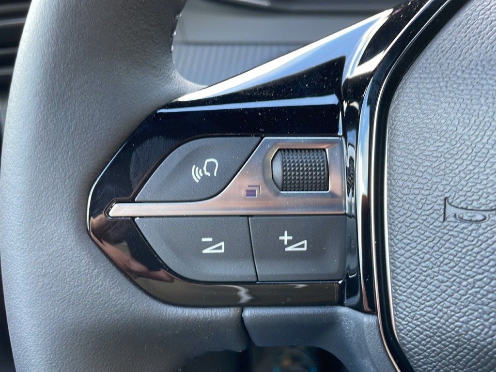 PEUGEOT 2008 1.2 PURETECH 100CH S&S ALLURE - ref: 2-768807 - Photo 14