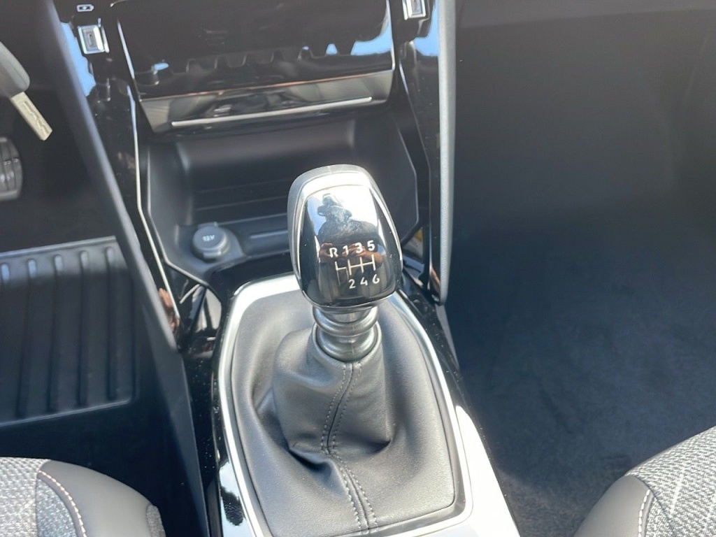 PEUGEOT 2008 1.2 PURETECH 100CH S&S ALLURE - ref: 2-768807 - Photo 6