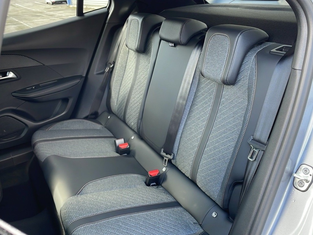 PEUGEOT 2008 1.2 PURETECH 100CH S&S ALLURE - ref: 2-768807 - Photo 8