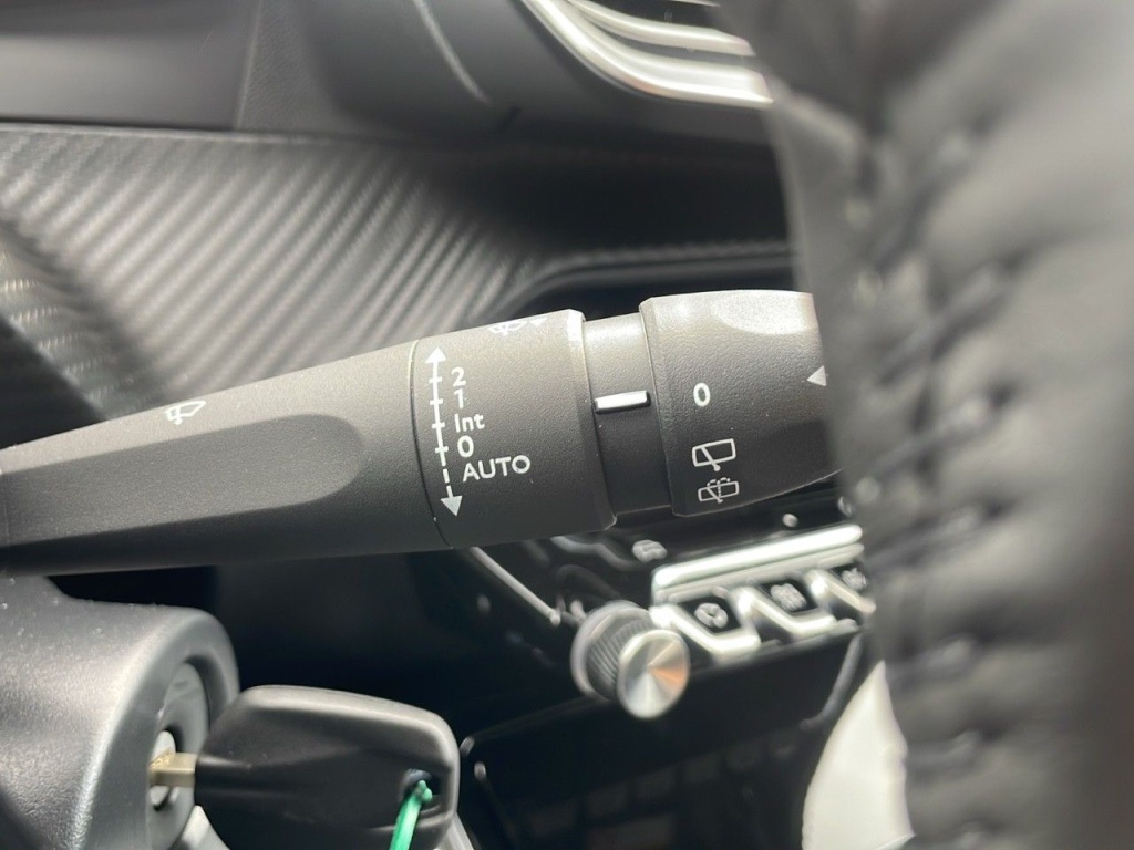 PEUGEOT 2008 1.2 PURETECH 100CH S&S ALLURE - ref: 2-768932 - Photo 10