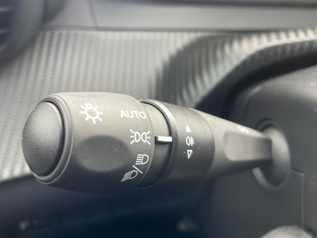 PEUGEOT 2008 1.2 PURETECH 100CH S&S ALLURE - ref: 2-768932 - Photo 11