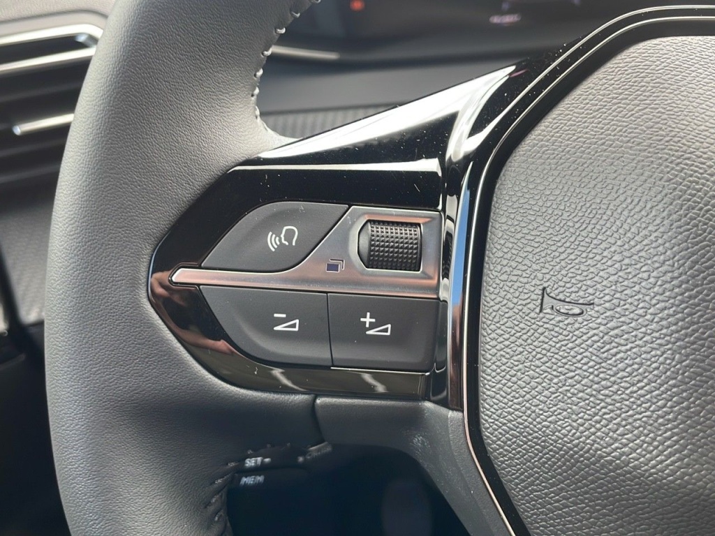 PEUGEOT 2008 1.2 PURETECH 100CH S&S ALLURE - ref: 2-768932 - Photo 14