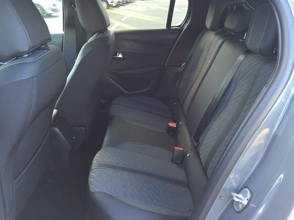 PEUGEOT 208 1.2 HYBRID 100CH E-DCS6 ALLURE - ref: 2-769069 - Photo 2