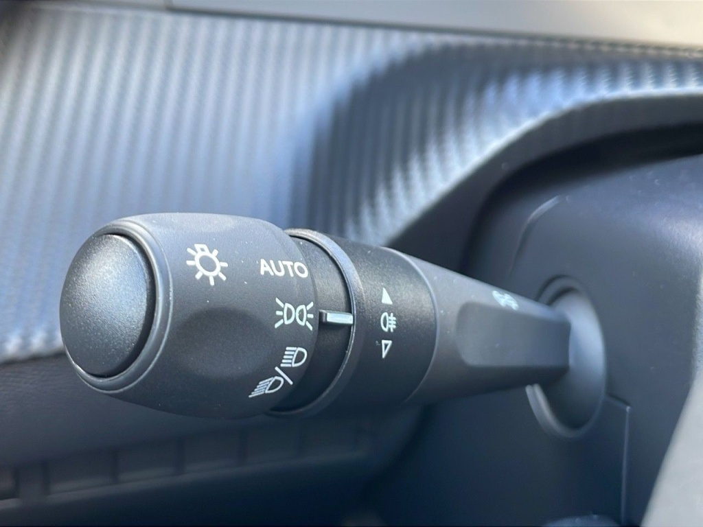 PEUGEOT 2008 1.2 PURETECH 100CH S&S ALLURE - ref: 2-777936 - Photo 11