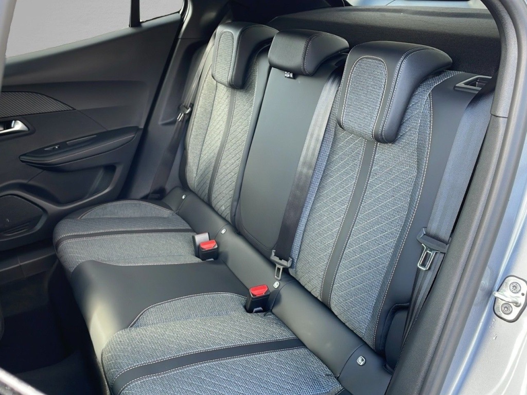 PEUGEOT 2008 1.2 PURETECH 100CH S&S ALLURE - ref: 2-777936 - Photo 8