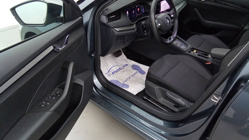 SKODA Octavia Ambition 2.0 TDI 150 DSG7 AMBITION +CAMERA +PDC AR/AV - ref: 5-1341161 - Photo 13