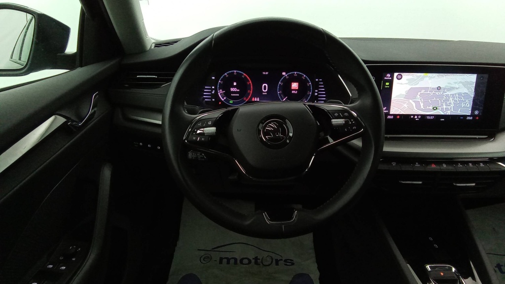 SKODA Octavia Ambition 2.0 TDI 150 DSG7 AMBITION +CAMERA +PDC AR/AV - ref: 5-1341161 - Photo 14