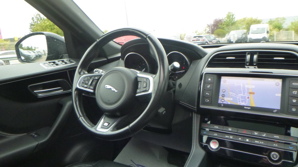 JAGUAR F-PACE R-Sport 2.0 D - 180 CH  AWD BVA8 - R-SPORT - ref: 5-1367826 - Photo 16