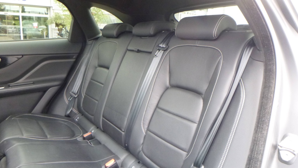 JAGUAR F-PACE R-Sport 2.0 D - 180 CH  AWD BVA8 - R-SPORT - ref: 5-1367826 - Photo 18