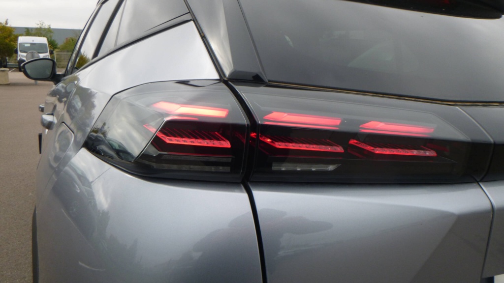 PEUGEOT 2008 Allure 100 S&S ALLURE - ref: 5-1373593 - Photo 10