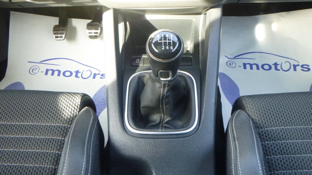 VOLKSWAGEN Scirocco Sportline 2.0 TDI 140CV - SPORTLINE +TOIT - ref: 5-1424634 - Photo 19