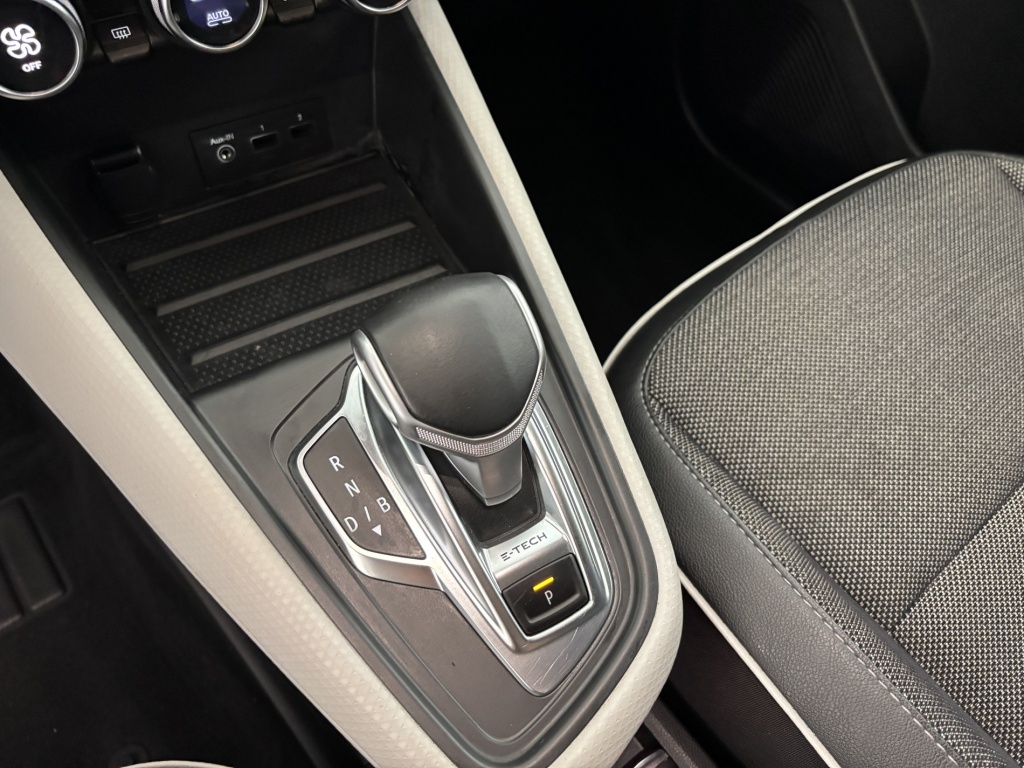 RENAULT Captur Intens E-Tech 145 21 - ref: 6-2971x230302 - Photo 19
