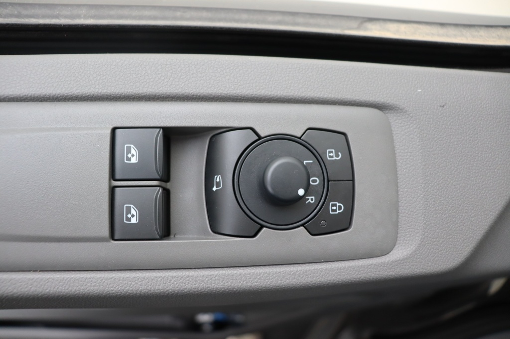 VOLKSWAGEN Transporter T7 LWB 3,3t 4Motion 2.0 TDI DSG 170 hp - ref: 7-27141 - Photo 16