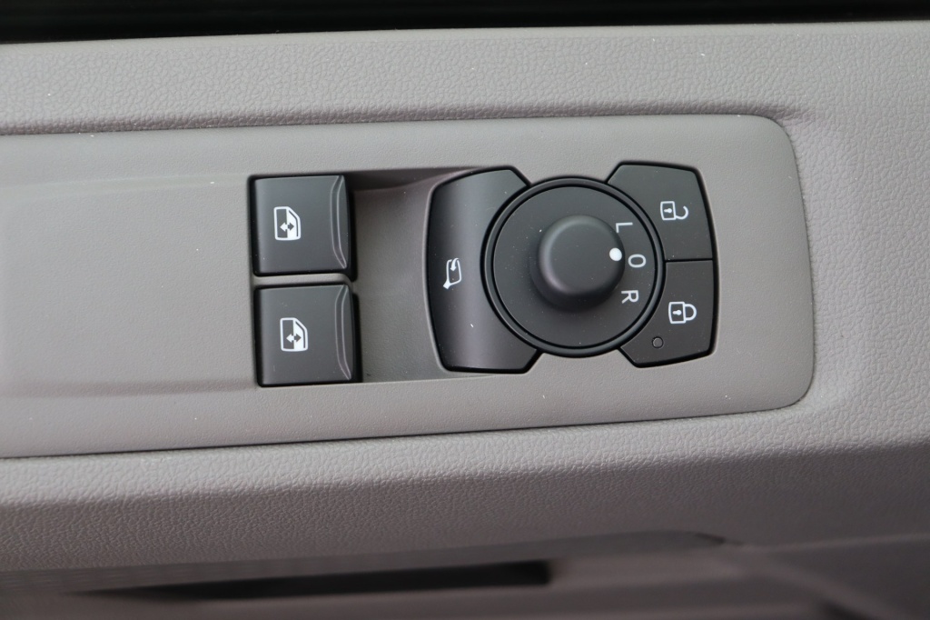 VOLKSWAGEN Transporter T7 LWB 3,3t 4Motion 2.0 TDI DSG 170 hp - ref: 7-27148 - Photo 17