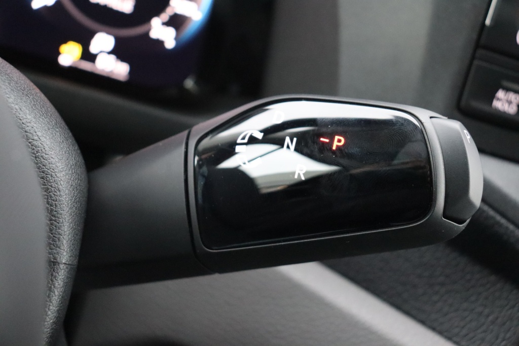 VOLKSWAGEN Crafter 35 Fourgon L4H3 4490 mm 2.0 TDI 177 hp AT8 - ref: 7-35569 - Photo 18