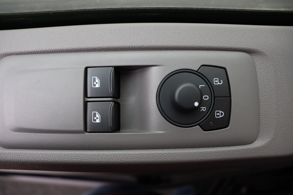 VOLKSWAGEN Transporter T7 Fourgon 3100 mm 2.0 TDI 150 hp Aut. - ref: 7-37340 - Photo 18