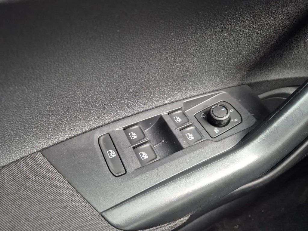 VOLKSWAGEN Taigo 1.0 TSI - ref: 7-43488 - Photo 13