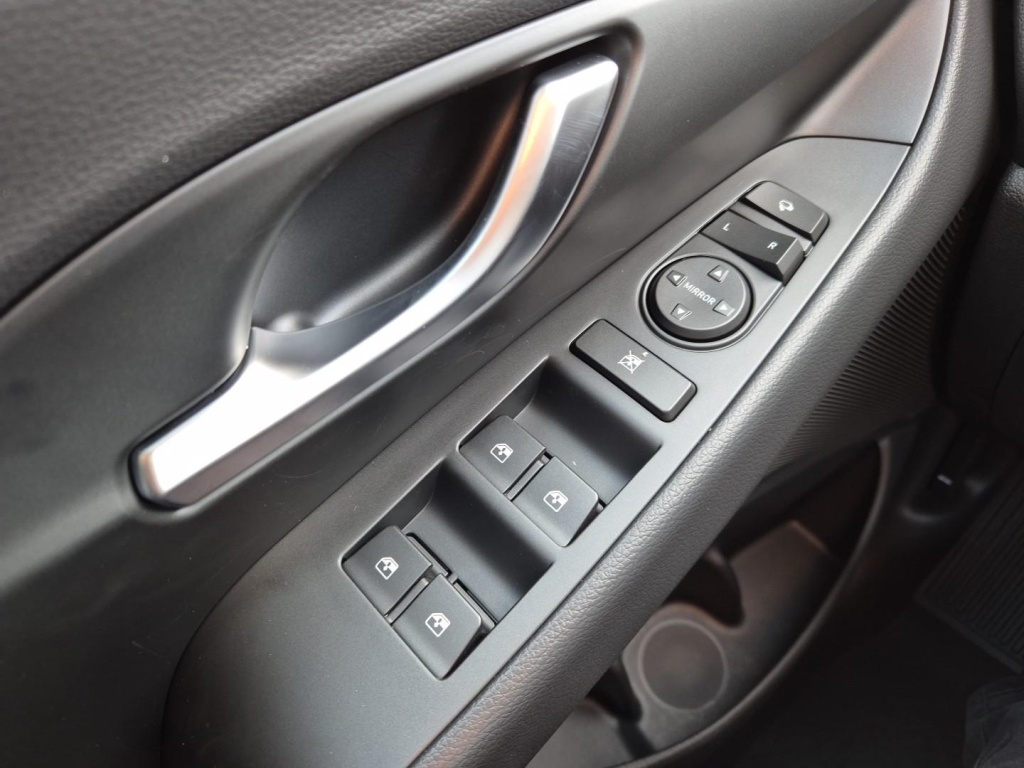 HYUNDAI i30 1.5 Gasoline 97hp - ref: 7-44224 - Photo 13