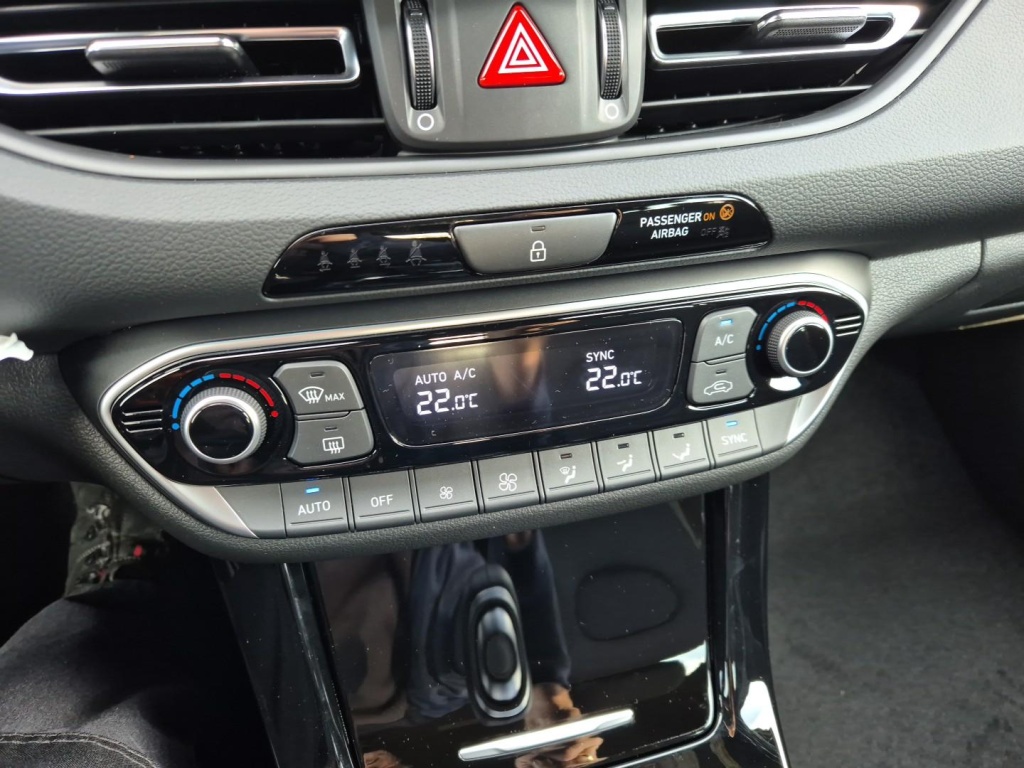 HYUNDAI i30 1.5 Gasoline 97hp - ref: 7-44224 - Photo 19