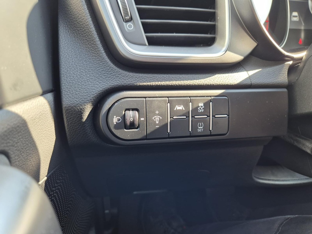 KIA Ceed SW Vision 1.5 Gasoline 140hp - ref: 7-44390 - Photo 11